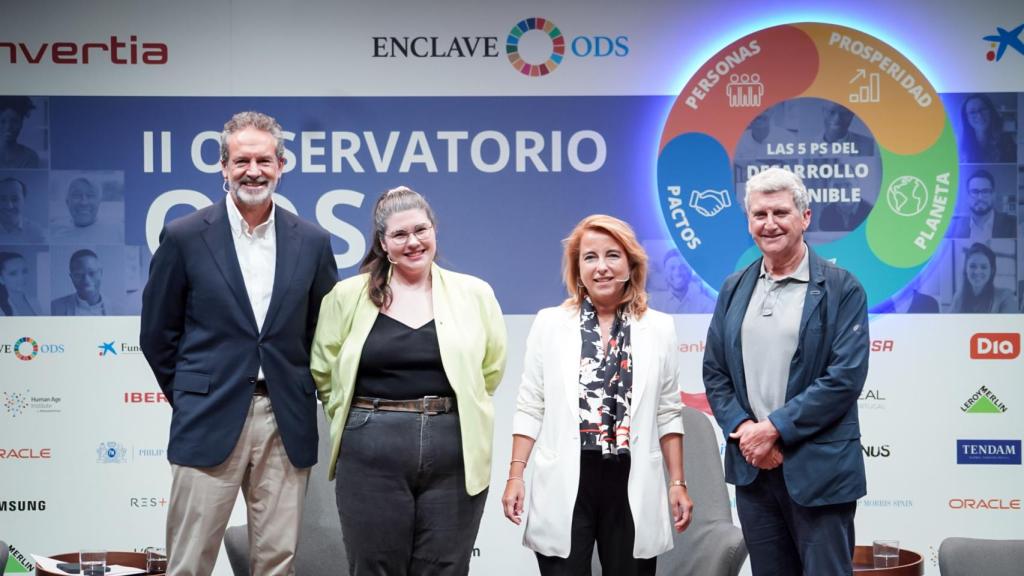 Foto de grupo de la mesa redonda 'Un gran pacto de Estado para la educación en España' (de izq. a der.) Andrés Conde, Raquel Nogueira, Nieves Segovia y José Manuel Pérez Tornero).