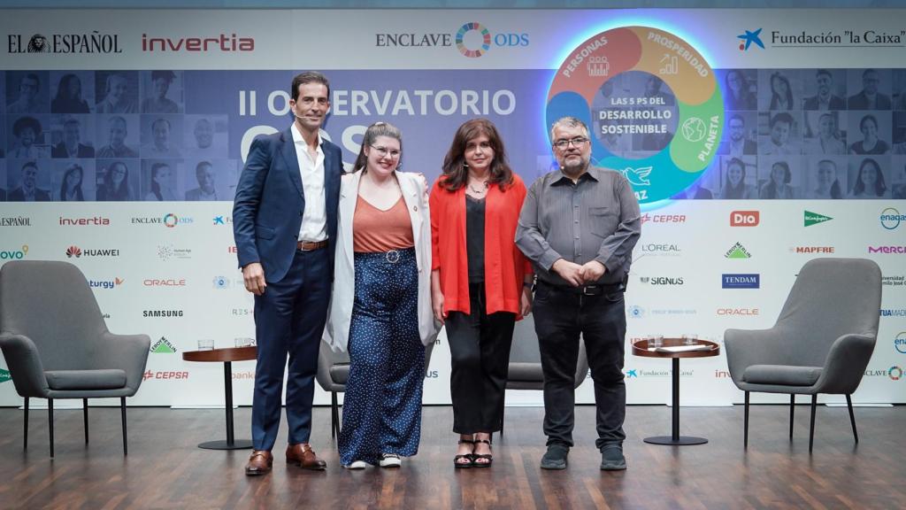 Foto de grupo de la mesa redonda 'La pandemia de la salud mental en España: 4.097 suicidios en 2022' (de izq. a dcha., Francisco Villar, Raquel Nogueira, Eva Rodríguez y Guillermo Fouce).