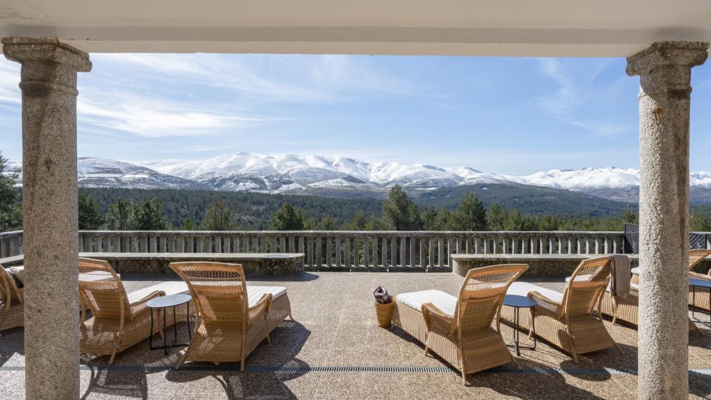 La terraza del Parador de Gredos