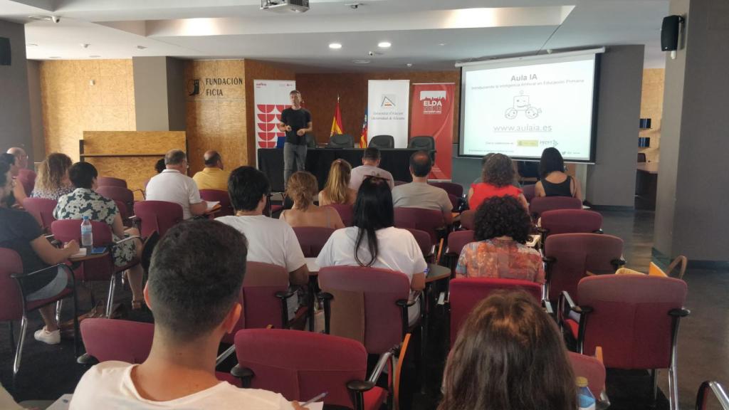 Sesiones prácticas y formativas realizadas en centros de escolares de la provincia de Alicante del Aula IA de la UA.