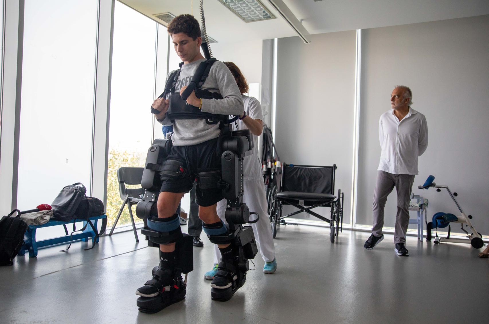 Nuevo exoesqueleto del Hospital de Parapléjicos de Toledo. Foto: Javier Longobardo.