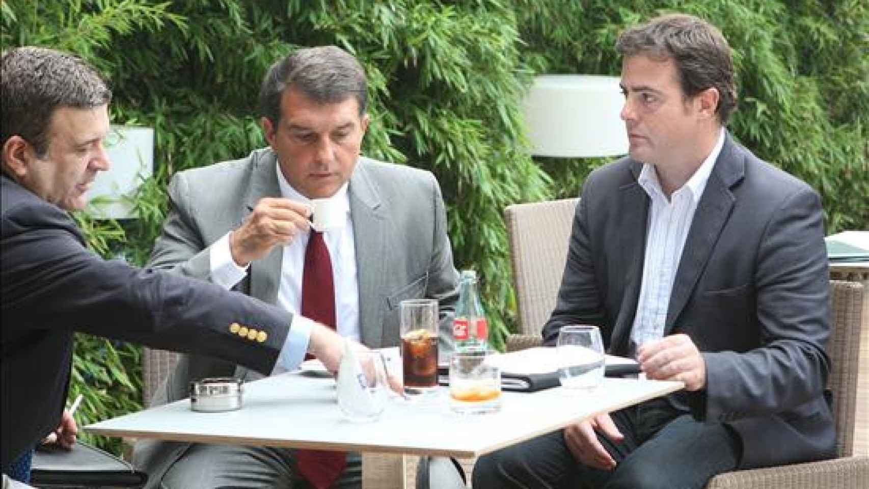 Uriel Bertran (derecha), junto a Joan Laporta en 2010.