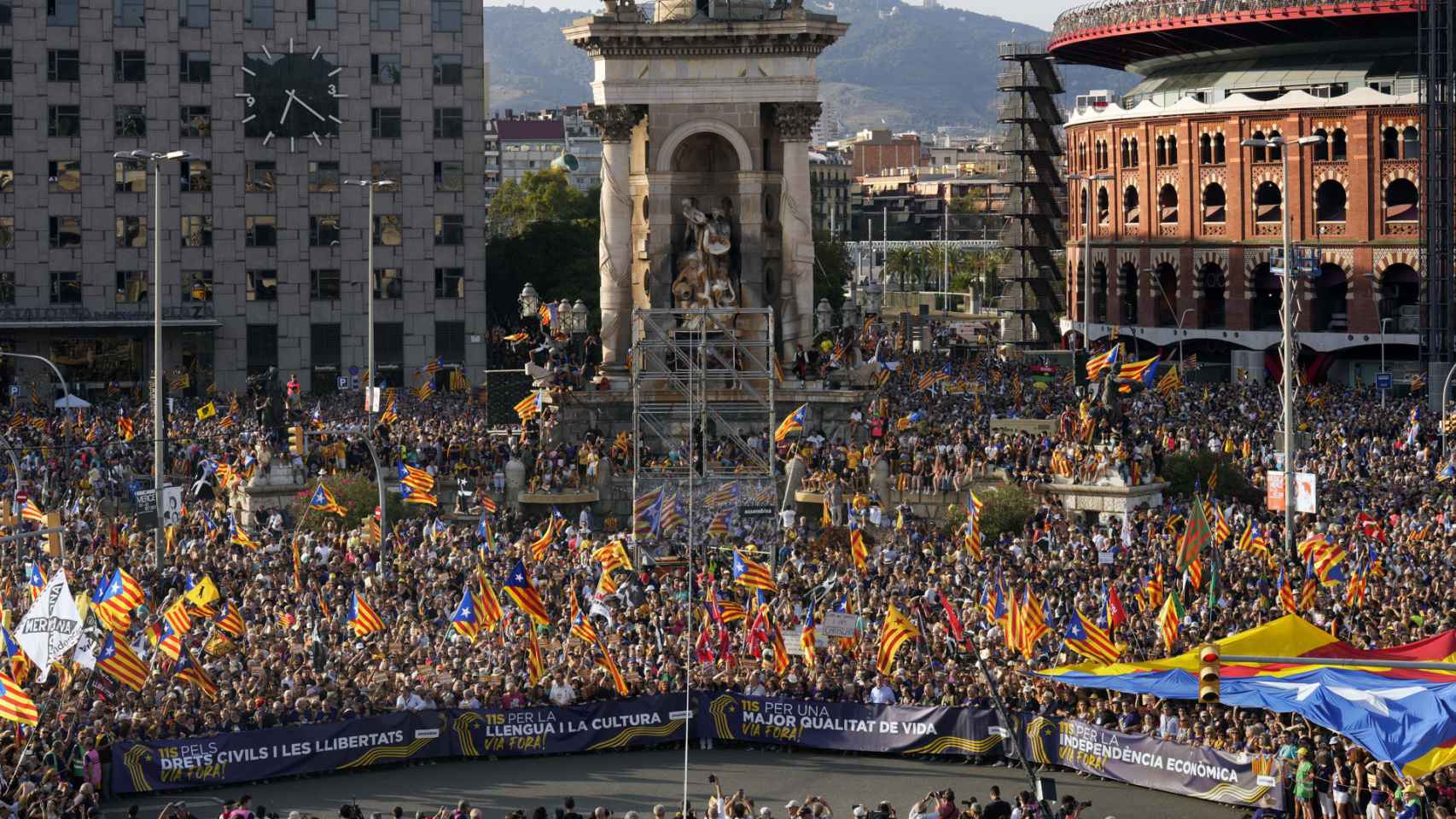 Vista de la Plaza de España de Barcelona durante la manifestación de la Diada, el 11 de septiembre de 2023.