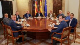 Reunión de AVA-ASAJA con la Generalitat; en el centro de la imagen, el president de la Comunitat Valenciana, Carlos Mazón.
