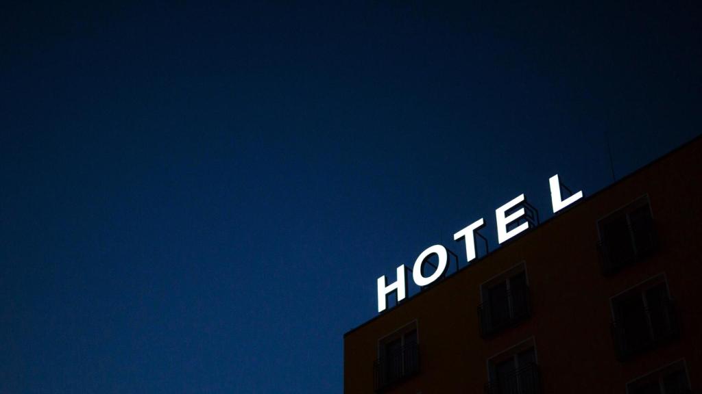 El sector hotelero pasa de unos brillantes resultados en verano a temer un oscuro otoño con la suspensión del Imserso.