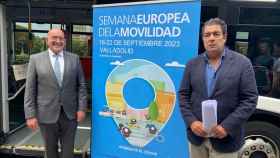 El alcalde de Valladolid, Jesús Julio Carnero, con el concejal de Movilidad, Alberto Gutiérrez, en la presentación de la Semana Europea de la Movilidad