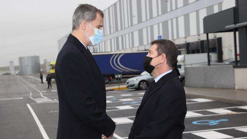 El Rey Felipe VI junto a Emiliano García-Page. Foto: Cara Real.