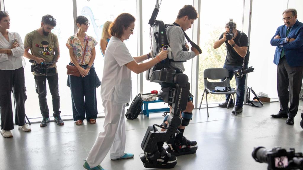 Nuevo exoesqueleto del Hospital de Parapléjicos de Toledo. Foto: Javier Longobardo.