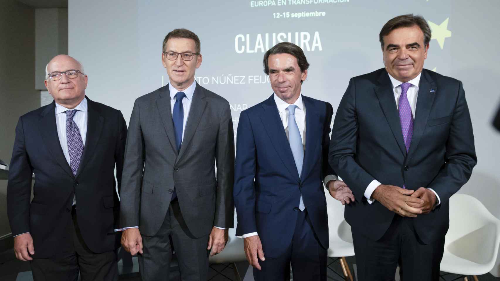 Javier Zarzalejos, Alberto Núñez Feijóo, José María Aznar y Margaritis Schinas, en la clausura del Campus FAES 2023.