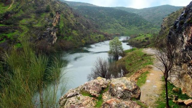 Conoce la ruta de senderismo más bonita de Madrid: te llevará hasta los cañones de un río.