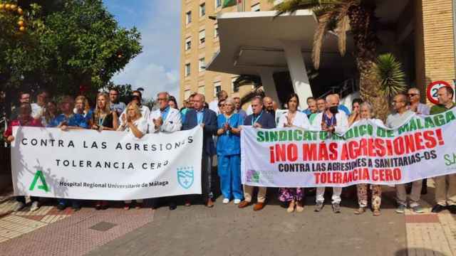 Imagen de archivo de una concentración por una nueva agresión a un sanitario en Málaga.