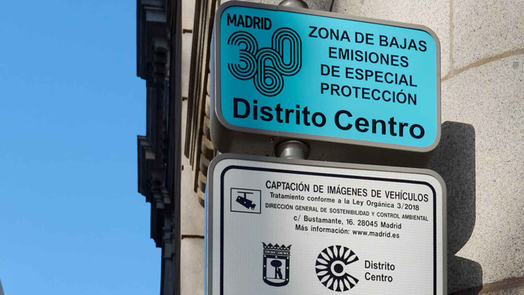 Señal de Zona de Bajas Emisiones de Madrid.