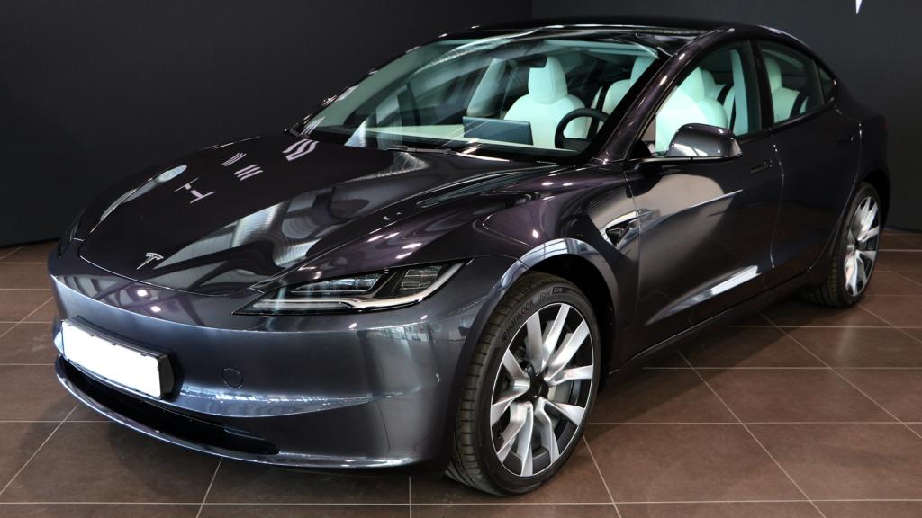 Tesla ha actualizado el Model 3 con diversas mejoras.
