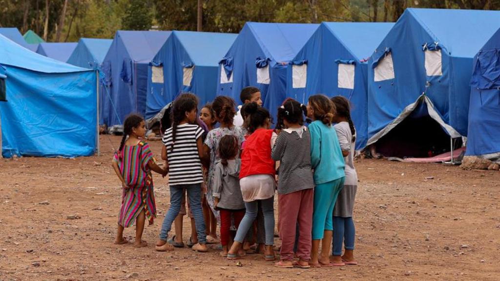 -Vista del campamento de desplazados por el terremoto de Marruecos en la localidad de Asni, al sur de Marrakech, Marruecos.