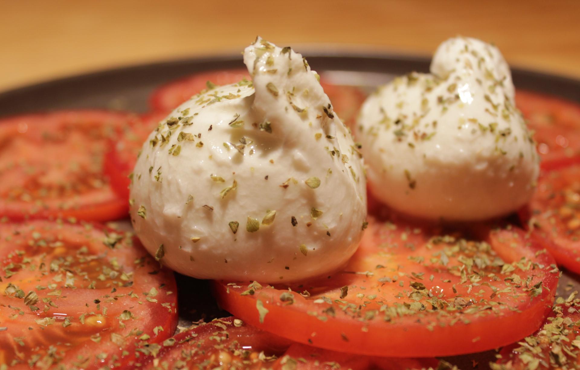 Ensalada de burrata y tomate (Foto: Galeguesa)