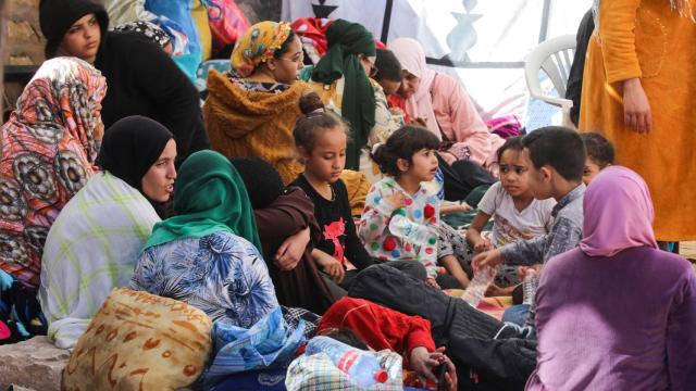 Mujeres y niños víctimas del terremoto en Marruecos (EP)