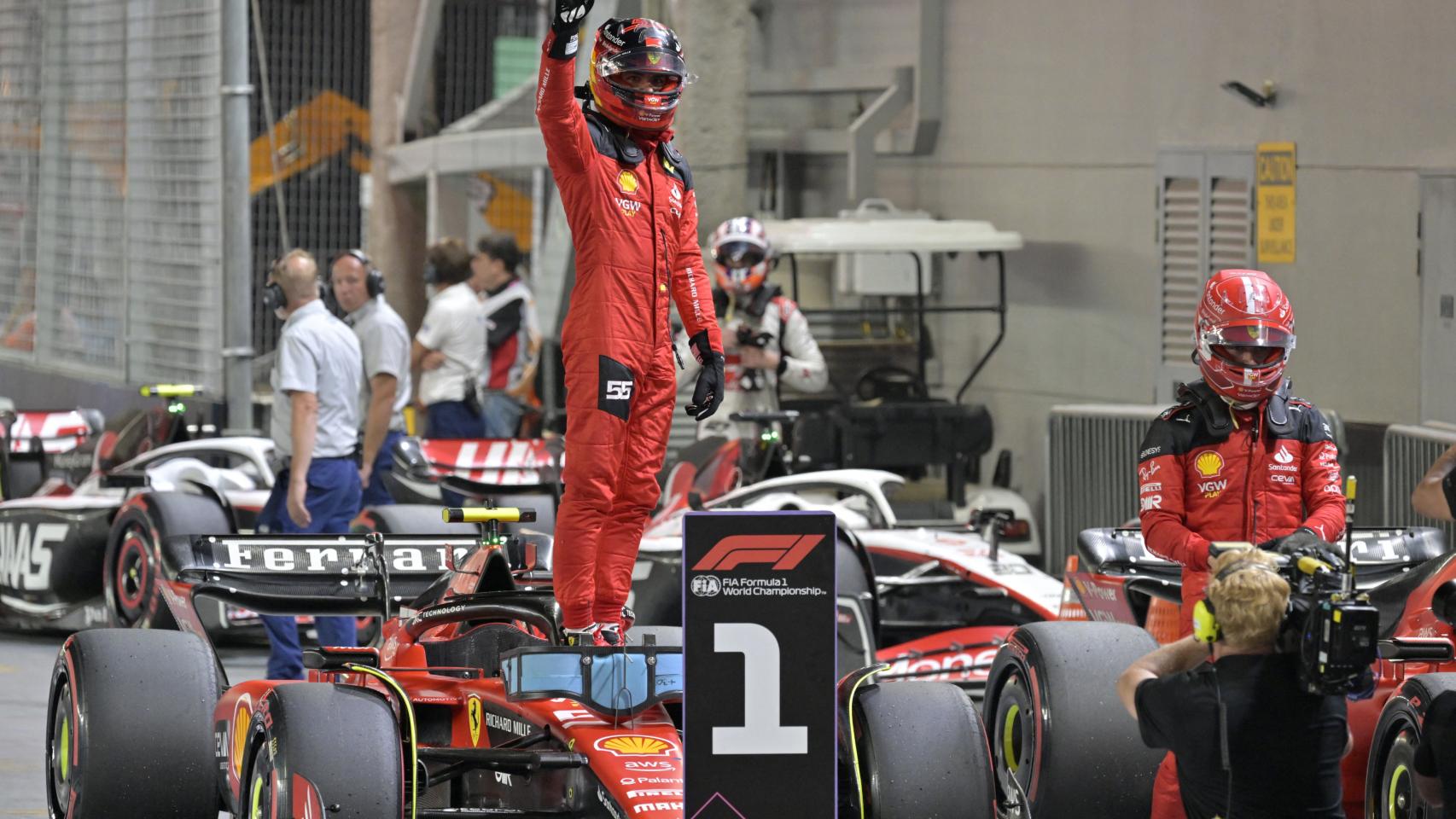Carlos Sainz celebra la pole