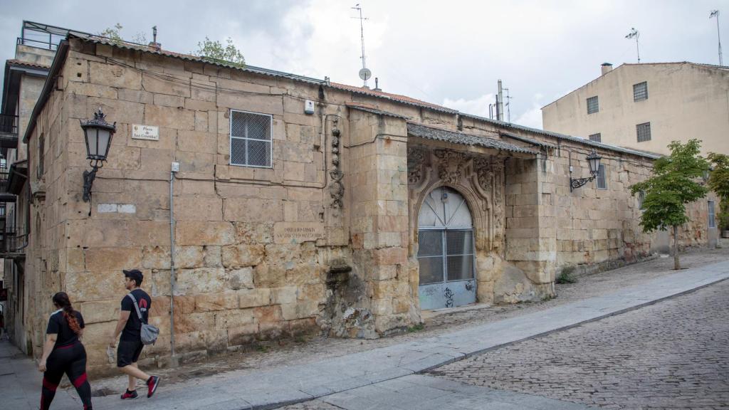 La ermita de la Misericordia, de origen medieval, aguarda en la plaza de San Cristóbal una solución para su reforma