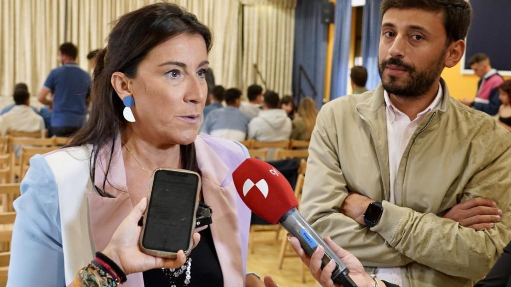 La secretaria de Organización del PSCyL, Ana Sánchez, participa en el Comité Autonómico de Juventudes Socialistas de Castilla y León en Hospital de Órbigo. Le acompaña el secretario general de la organización, Fran Díaz