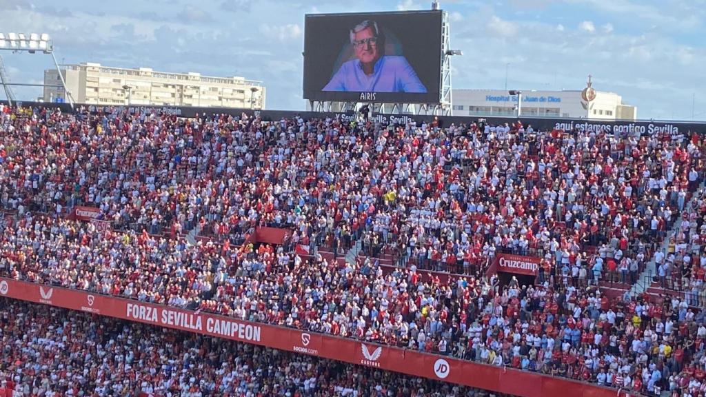 La imagen del Sánchez Pizjuán en el minuto de silencio.