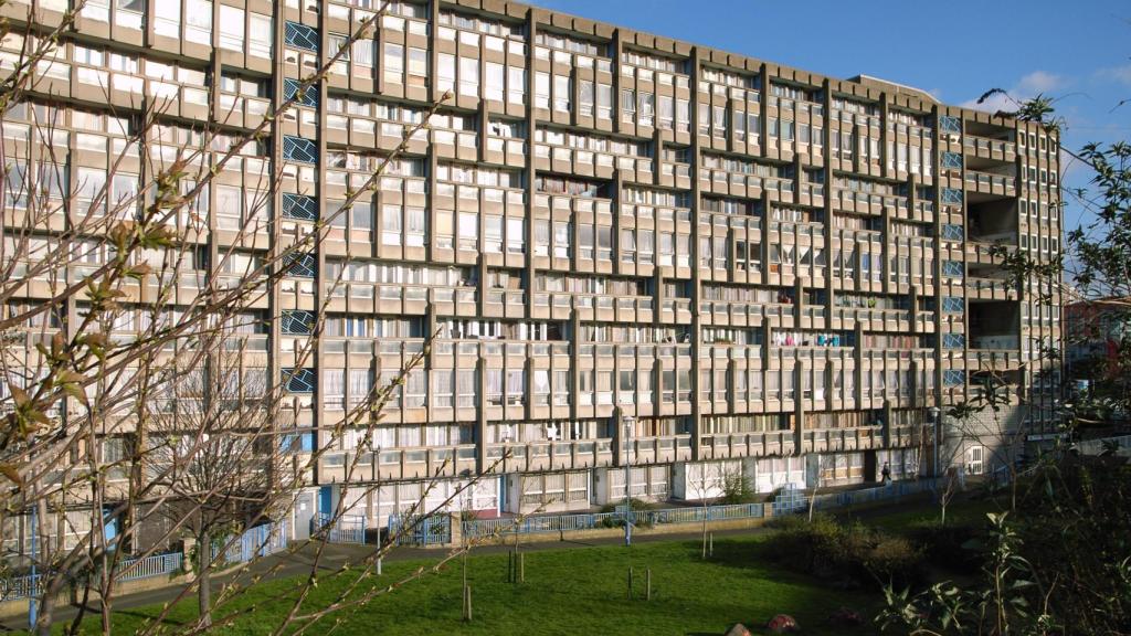 Los bloques de Robin Hood Gardens,  en Londres, proyectados por Alison y Peter Smithson a finales de los 60, comenzaron a demolerse en 2017