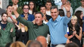 El presidente del Gobierno en funciones y secretario general del PSOE, Pedro Sánchez y el secretario general del PSdeG-PSOE, Valentín Formoso.