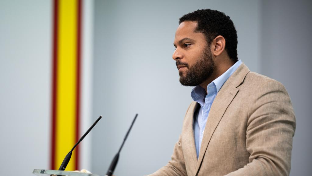 El secretario general de VOX, Ignacio Garriga, durante una rueda de prensa este lunes.