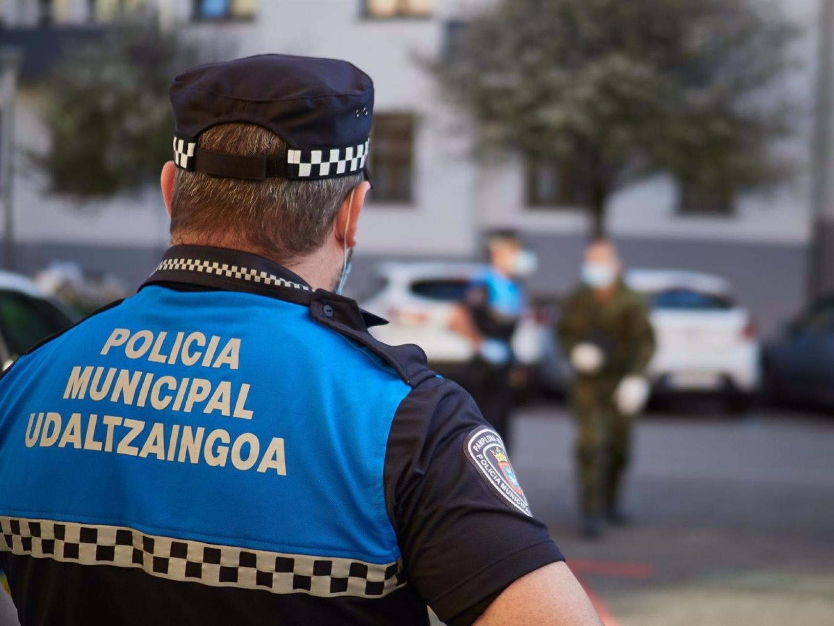 Condenada a seis meses de prisión una mujer de 23 años por tocarle el culo  a un joven en Pamplona