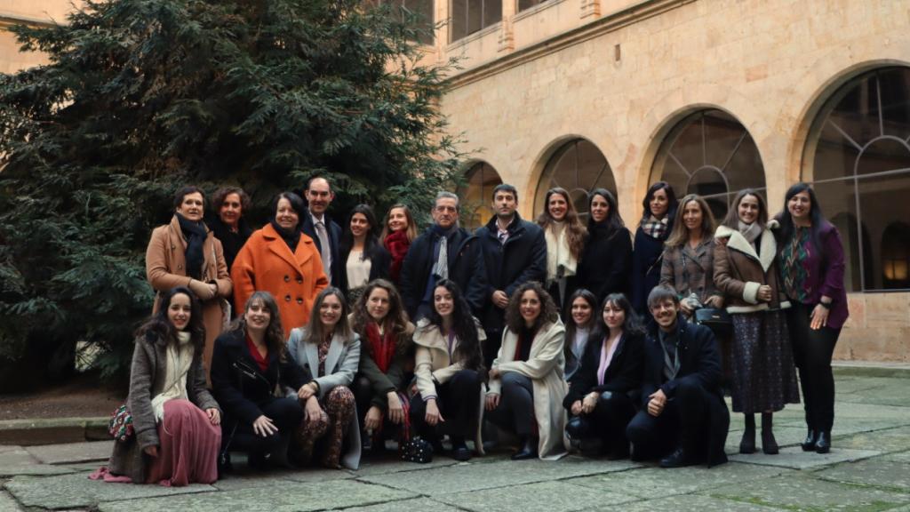 Álvaro Gacho, junto a sus compañeros del grupo de trabajo