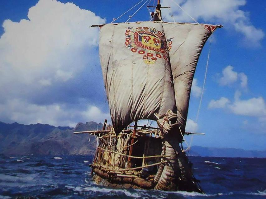 La balsa 'Uru' con la que Frattini y otros 4 navegantes cruzaron el Océano Pacífico en 72 días.