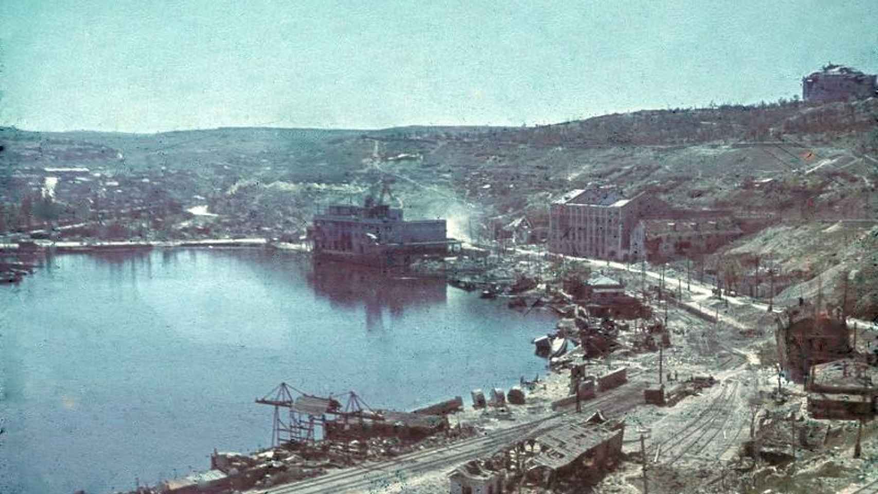 Puerto de Sebastopol tras el asedio de 1942