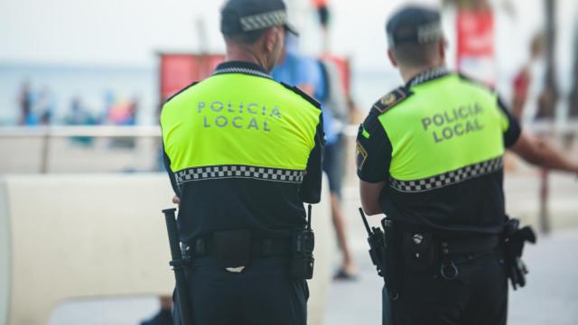 Dos agentes de la Policía Local, en una imagen de archivo.