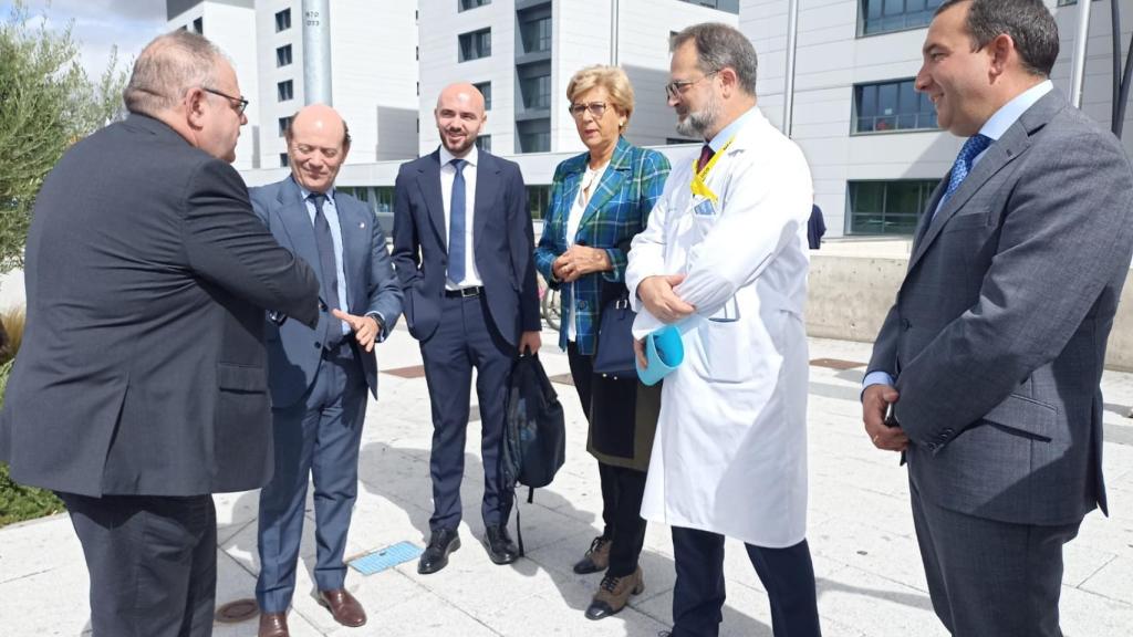 El consejero de Sanidad, Alejandro Vázquez, visita el hospital de Salamanca