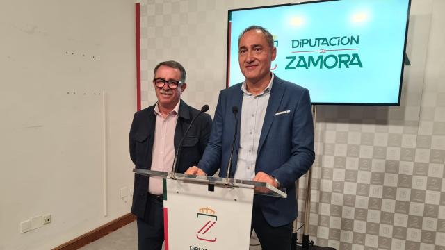 El vicepresidente cuarto de la Diputación de Zamora y diputado de Desarrollo Económico, Emilio Fernández Martínez, junto con el diputado del Área de Mancomunidades, José Ignacio Isidro Isidro