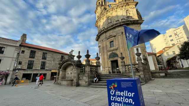 Cartel de las Series Mundiales de Triatlón en Pontevedra 2023.