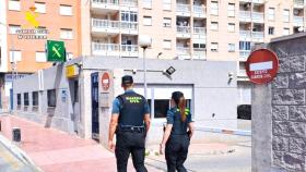 La Guardia Civil detiene en Torrevieja a dos hombres acusados de robar vehículos.