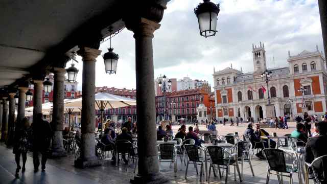 La Plaza Mayor de Valladolid con el Ayuntamiento al fondo