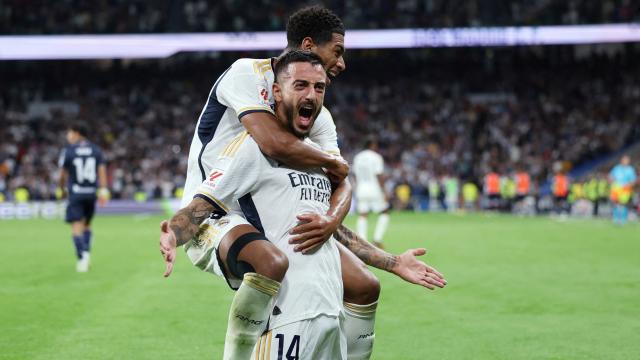 Joselu celebra su gol en liga frente a la Real Sociedad.