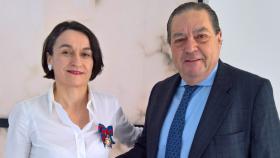 Mar Chao, nueva presidenta del Puerto de Valencia, junto al empresario marítimo Vicente Boluda. EE