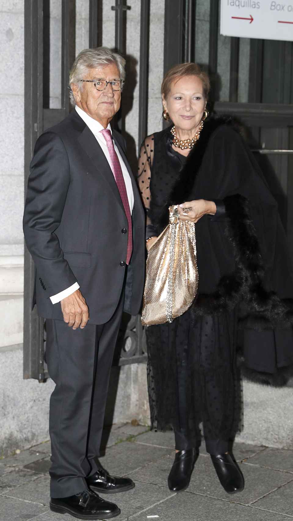 Pepe Domingo Castaño junto a su esposa, María Teresa, en una cita en el Teatro Real en 2019.