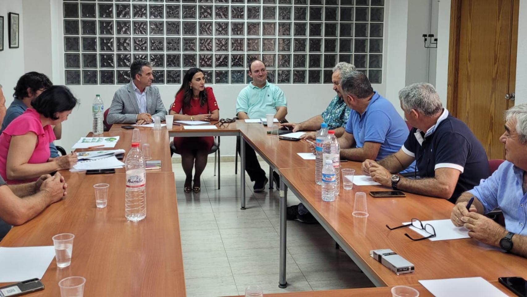 La nueva consejera de Agricultura, Sara Rubira, reunida con la ejecutiva de COAG en la Región de Murcia.