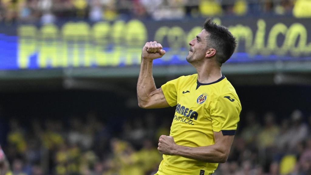 Gerard Moreno celebra un gol durante la disputa del Villarreal - Almería.