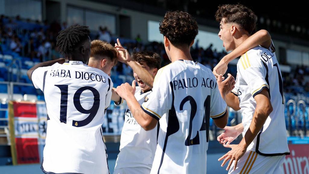 Los jugadores del Madrid celebran un tanto ante el Unión Berlín