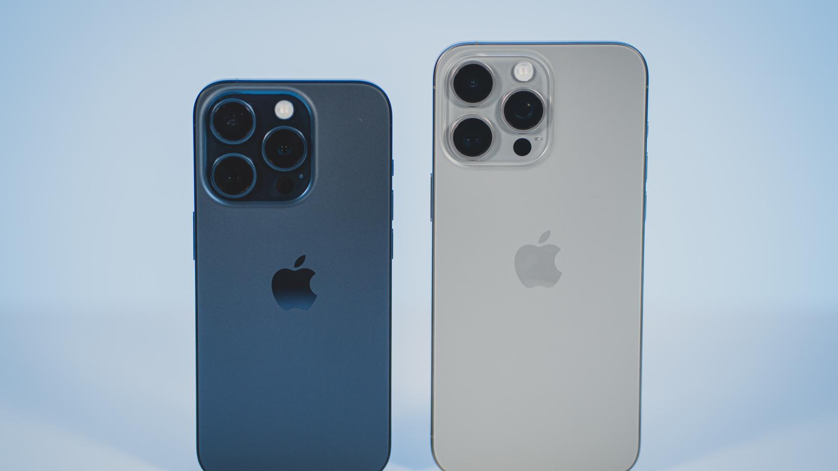 iPhone 15 Pro (izq.) y iPhone 15 Pro Max (der.)