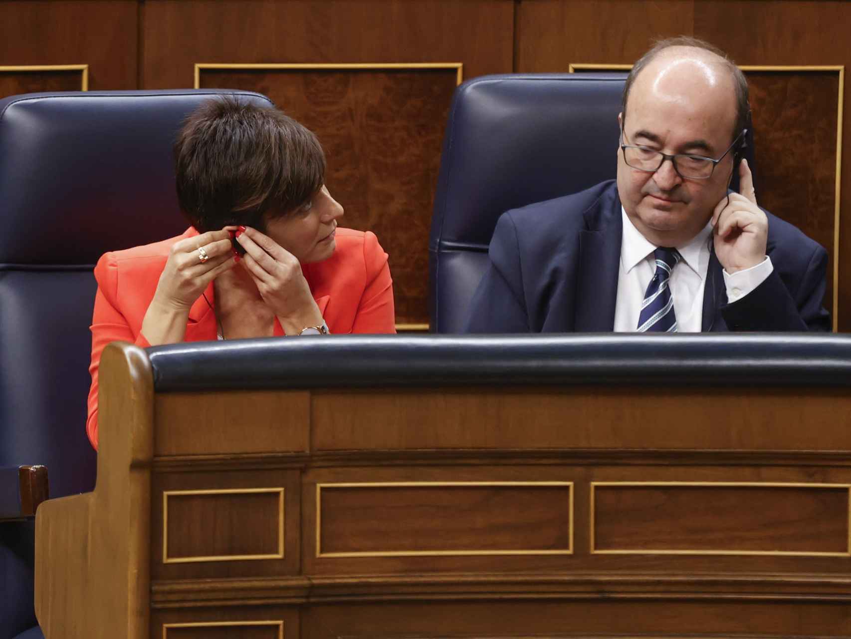 Los ministros en funciones de Política Territorial, Isabel Rodríguez, y de Cultura y Deportes, Miquel Iceta.