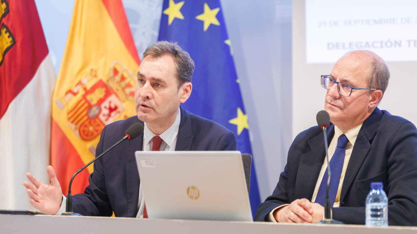 Francisco Tierraseca (d) y Miguel Ángel Pelacho (i) durante la rueda de prensa.