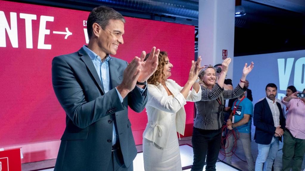 Pedro Sánchez, María Jesús Montero y Nadia Calviño.