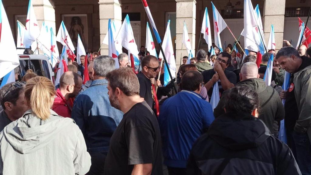 Protesta de la CIG para pedir el fin de la austeridad con motivo de la cumbre europea de empleo.