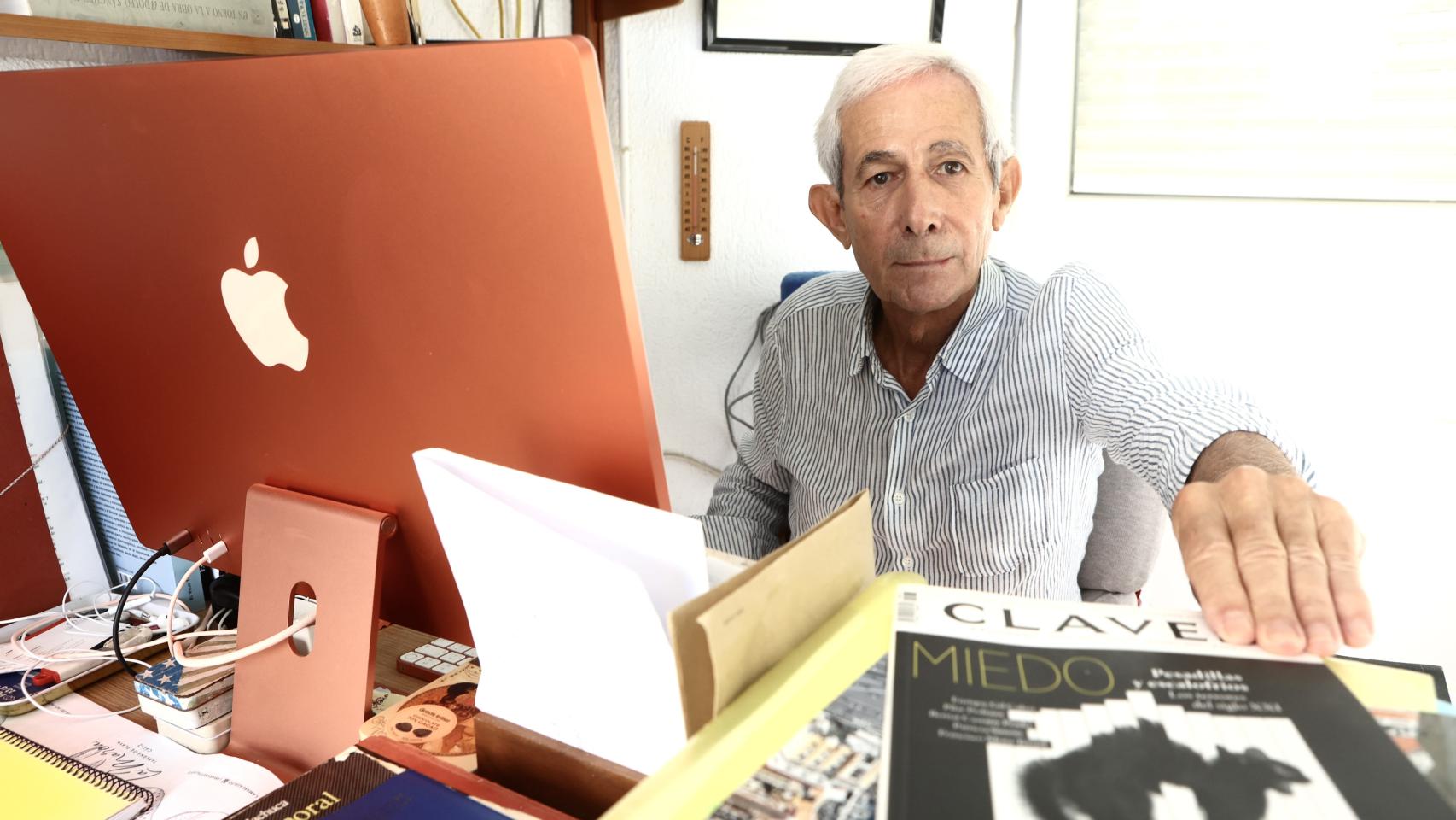 El catedrático de Filosofía y exdiputado socialista Ramón Vargas-Machuca posa para El ESPAÑOL en su despacho.