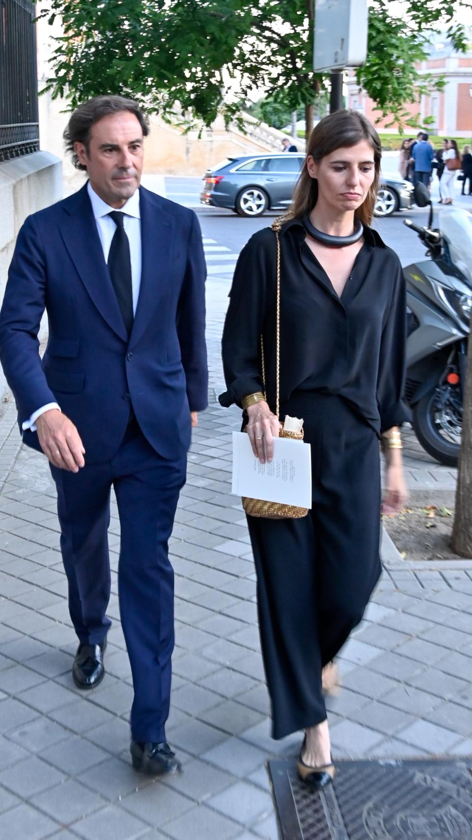 Miguel Báez El Litri con su esposa, en el funeral de Concha Spínola, en junio de 2022.